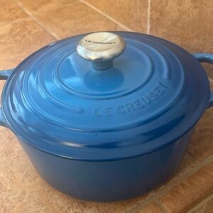 Le Creuset 4 1/2 Quart Enameled Cast Iron Pot